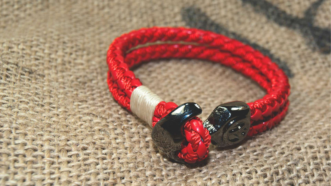 Un bracelet ancre paul hewitt pour homme de couleur rouge
