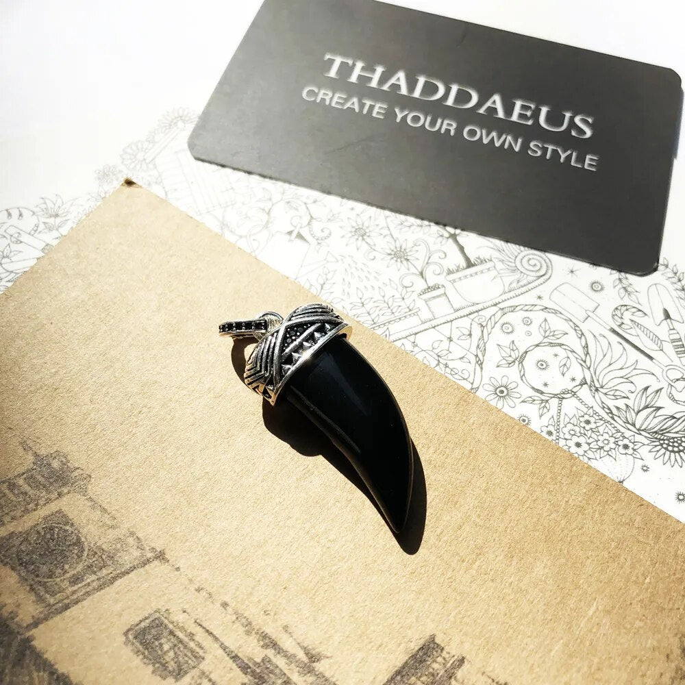 Pendentif en argent dent de requin noire