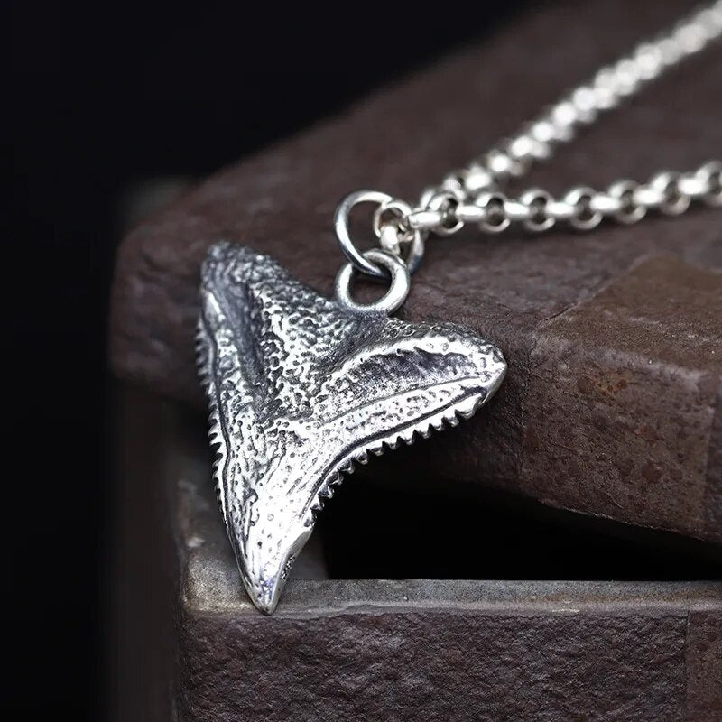 Collier dent de requin en argent véritable