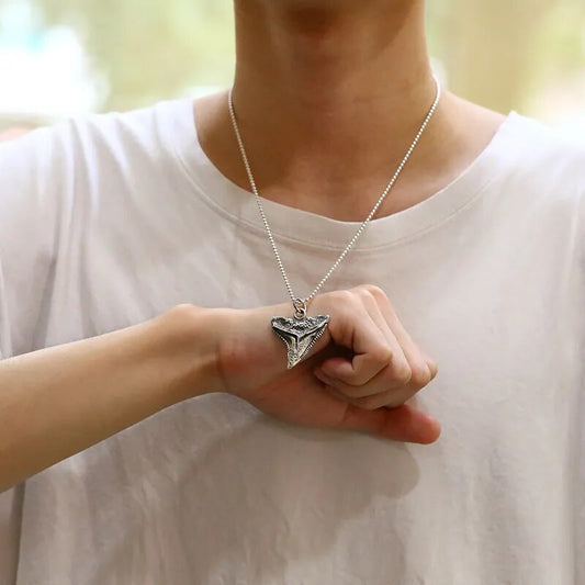 Collier dent de requin en argent véritable