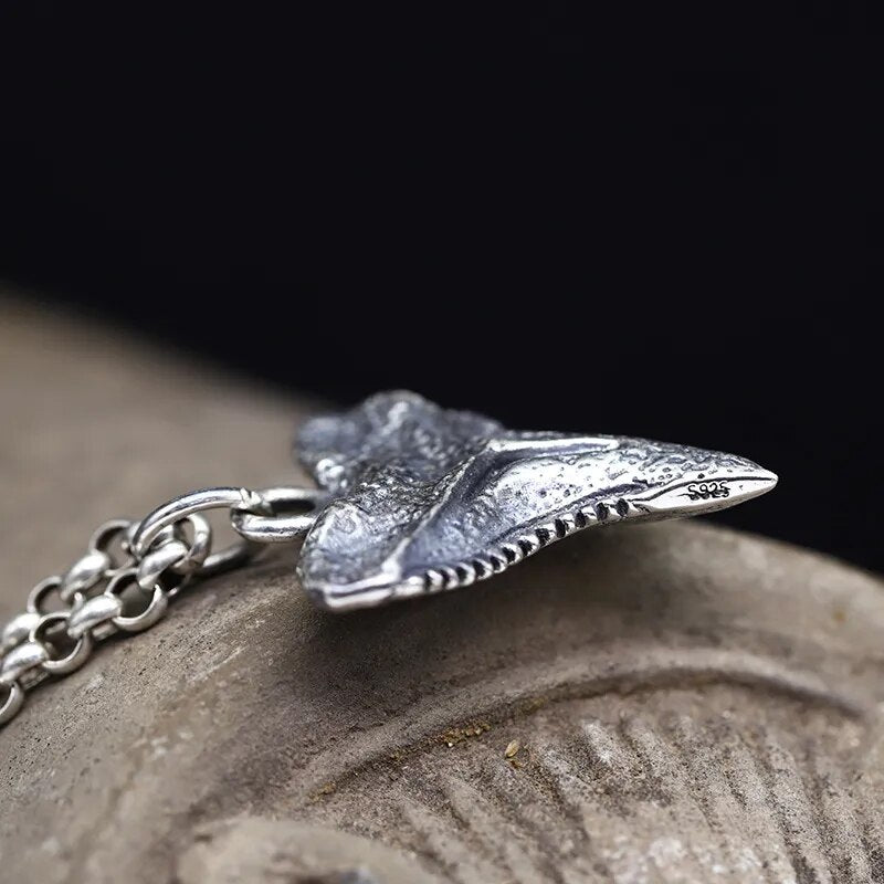 Collier dent de requin en argent véritable