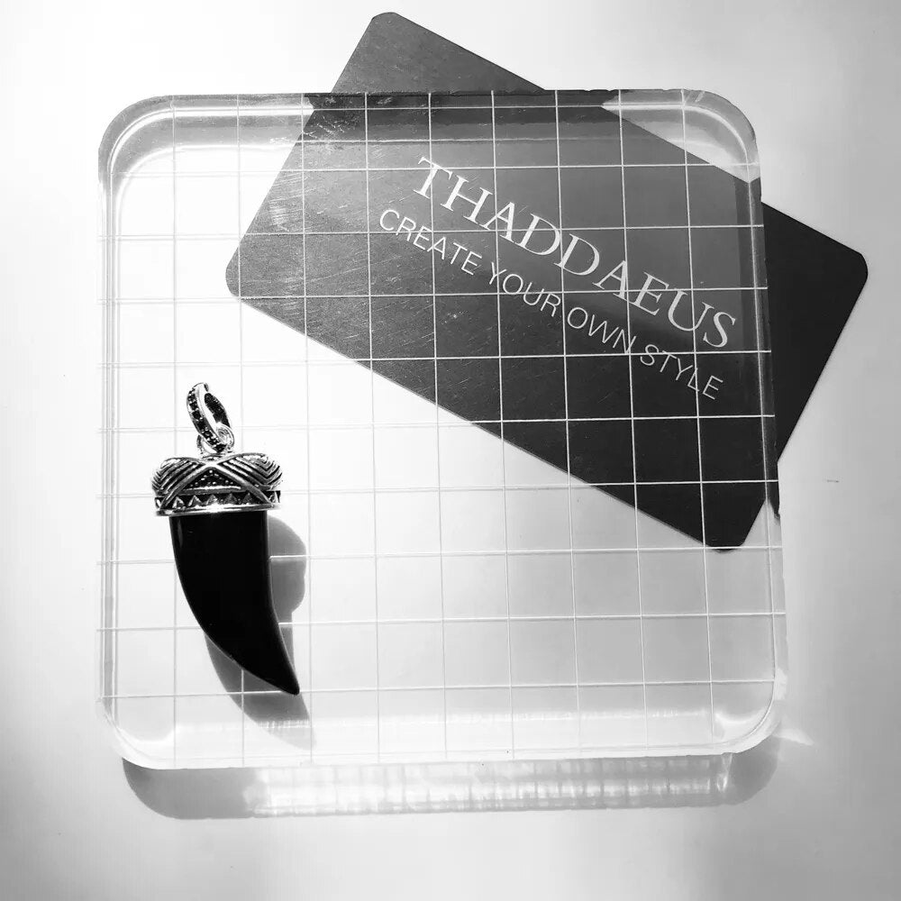 Pendentif en argent dent de requin noire