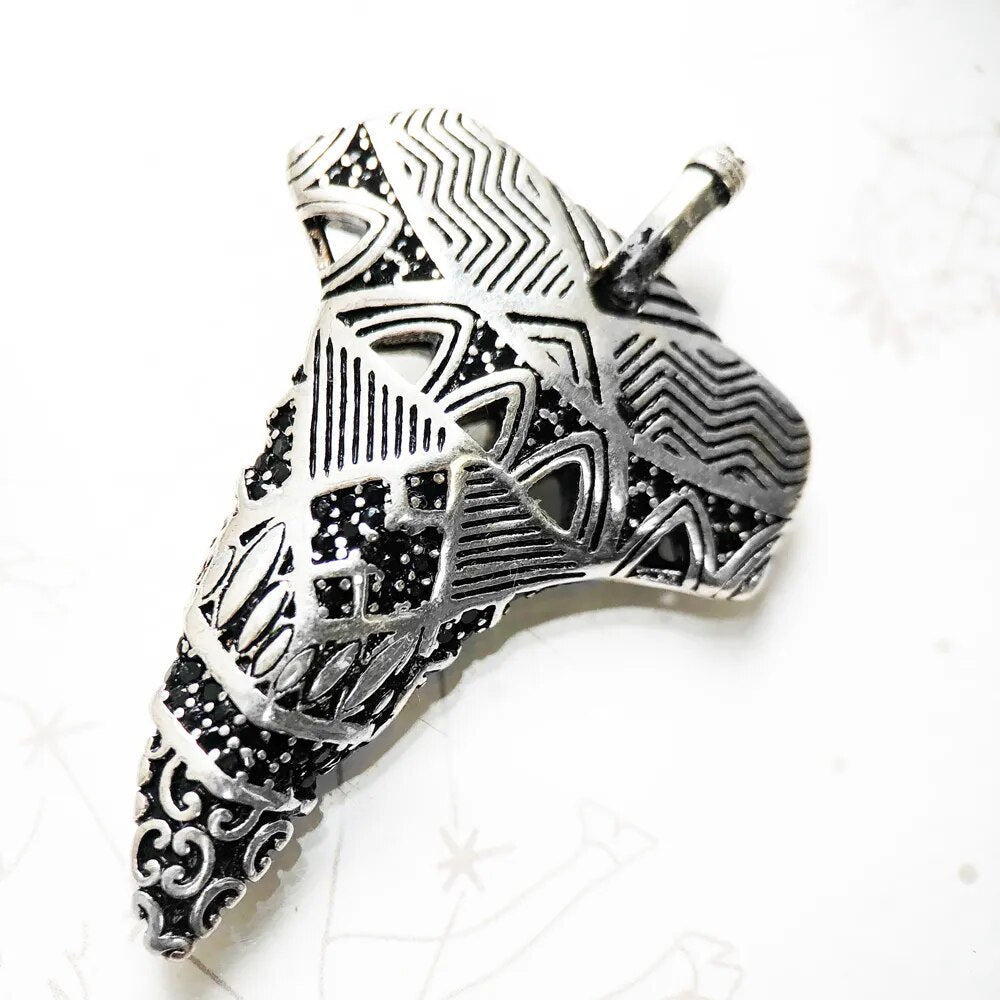 Pendentif dent de requin gravée en argent