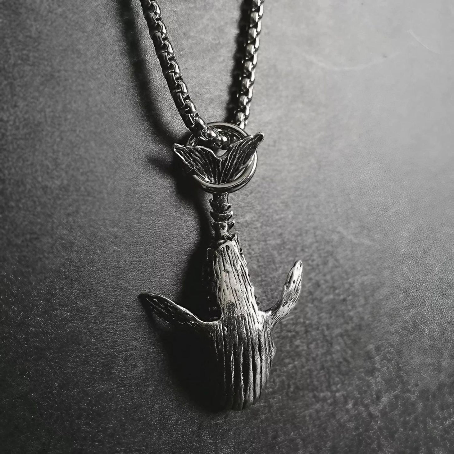 Collier grande baleine bleue SEAEMPEROR