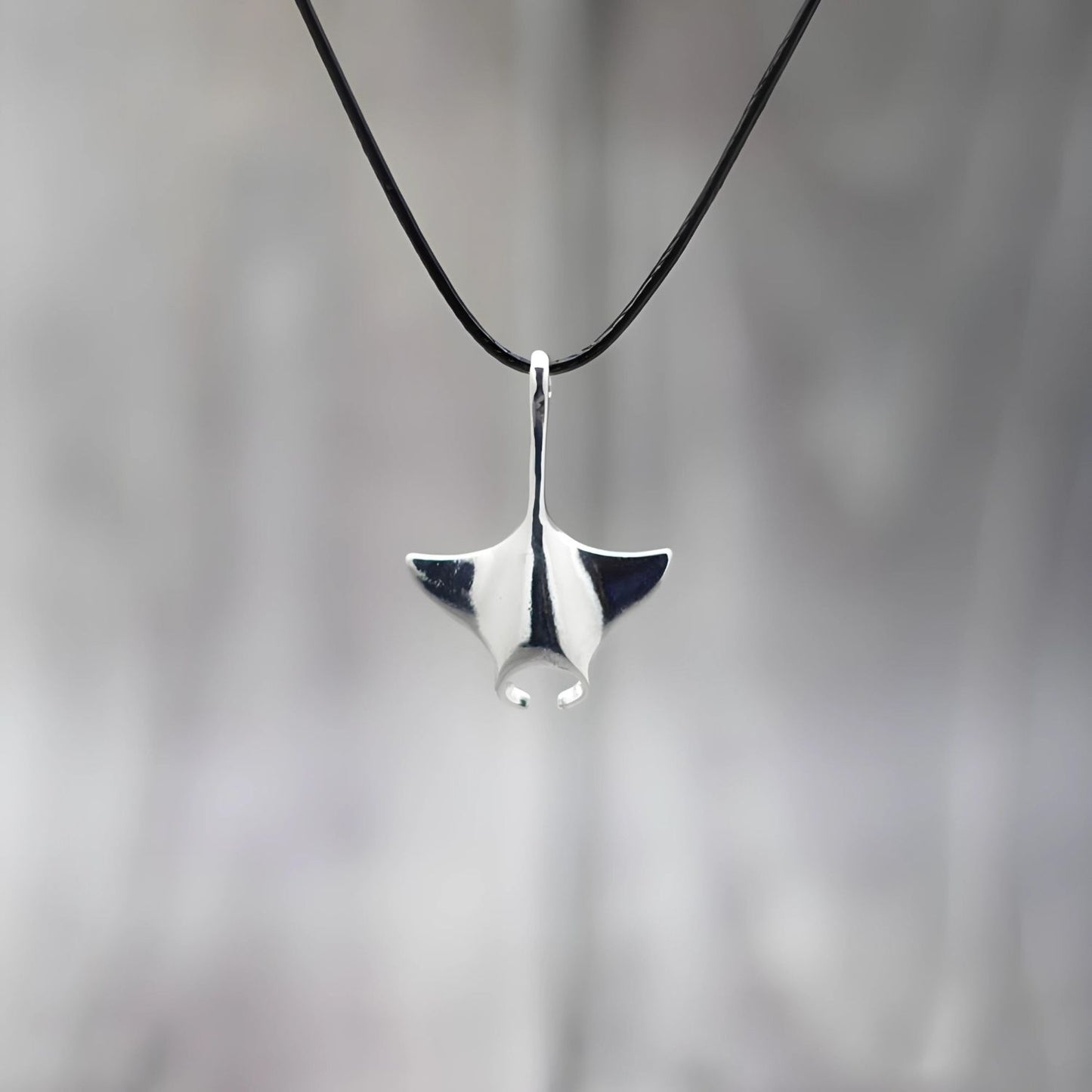 Pendentif raie manta argenté MANTAKAI