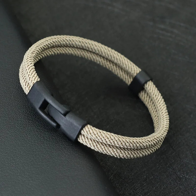 Un bracelet élégant et discret, parfait pour ajouter une touche de style subtil à toute tenue