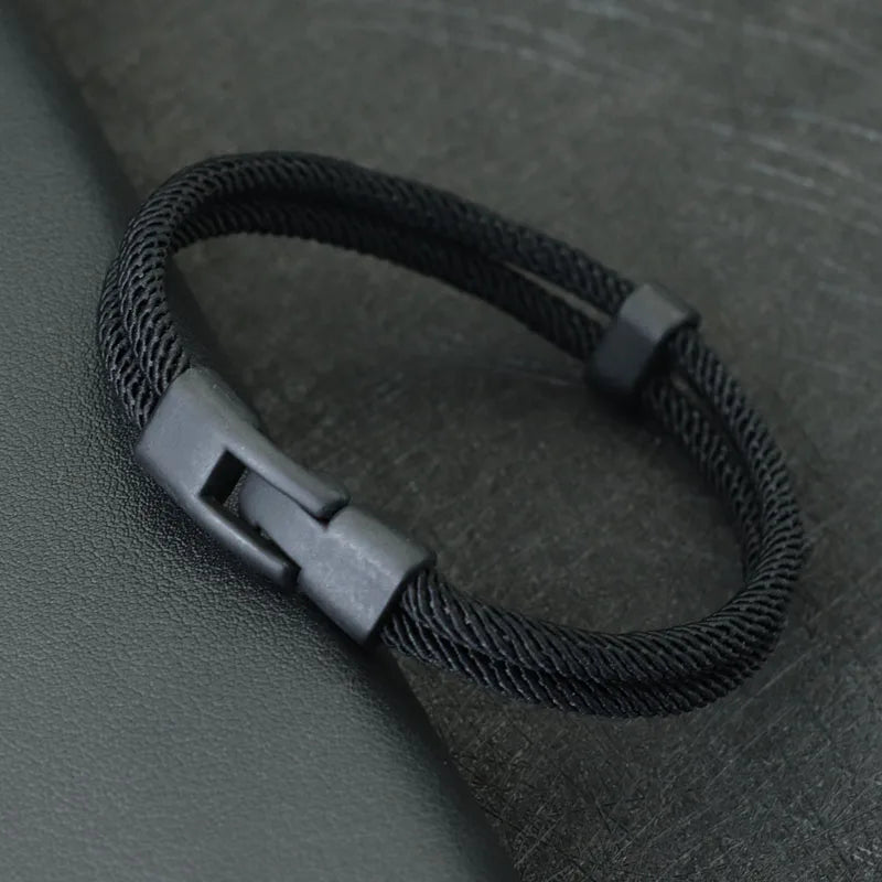 Un bracelet élégant et discret, parfait pour ajouter une touche de style subtil à toute tenue