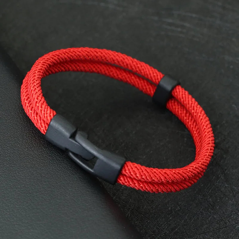 Un bracelet élégant et discret, parfait pour ajouter une touche de style subtil à toute tenue