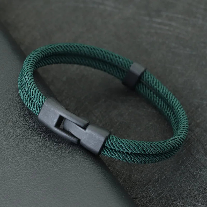 Un bracelet élégant et discret, parfait pour ajouter une touche de style subtil à toute tenue