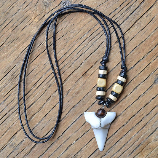 Collier dent de requin perles de bois - Mer Aux Trésors