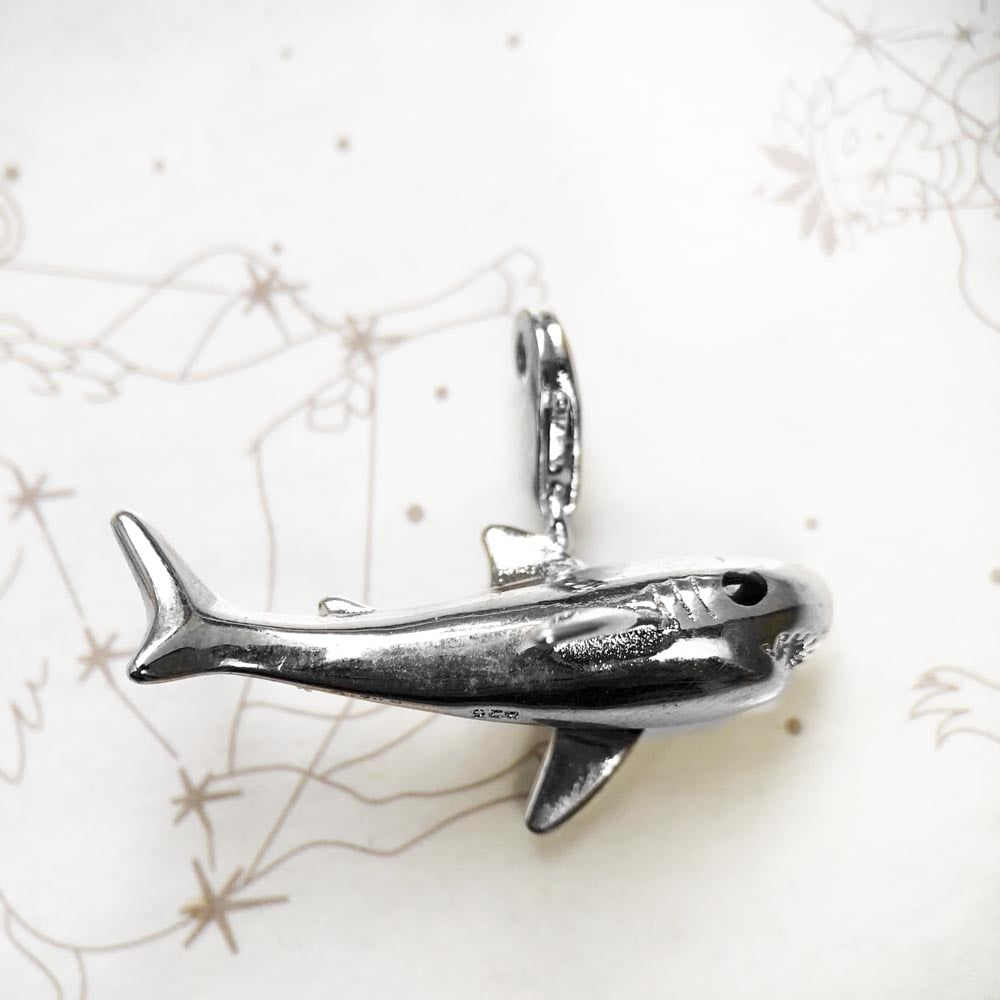 Pendentif requin en argent véritable MANO - Mer Aux Trésors