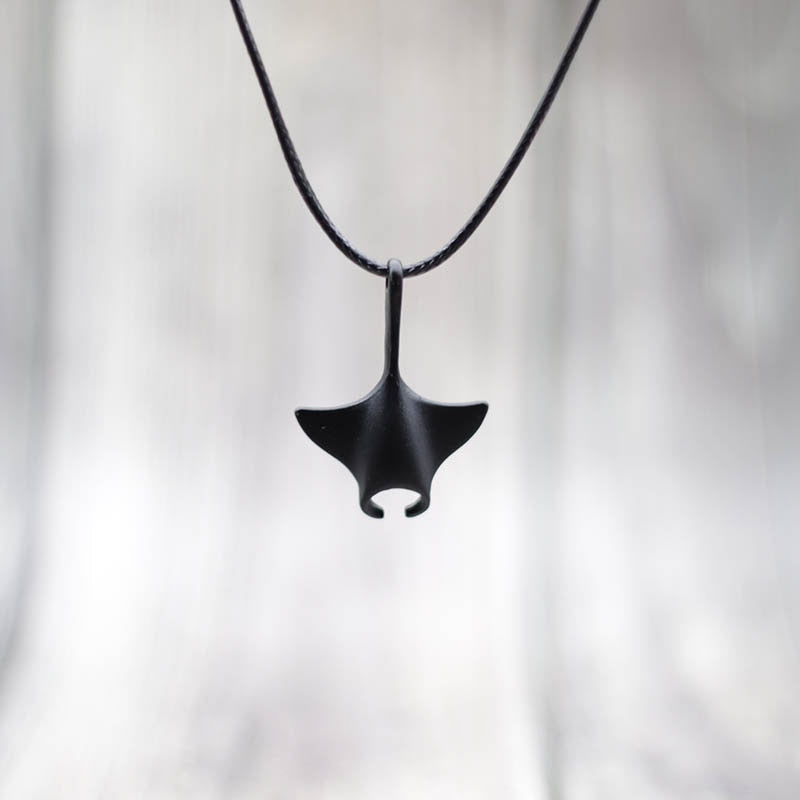 Collier raie manta noir - Mer Aux Trésors