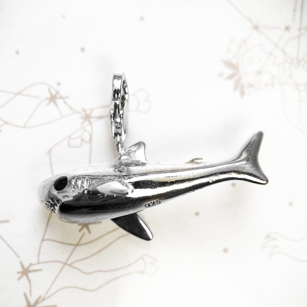 Pendentif requin en argent véritable MANO - Mer Aux Trésors