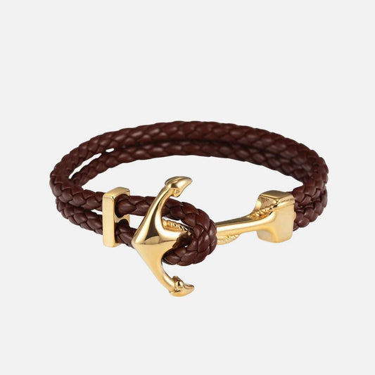 Ce bracelet, tressé de cuir et orné d'une ancre dorée, incarne l'esprit aventureux et intemporel du marin en quête de trésors