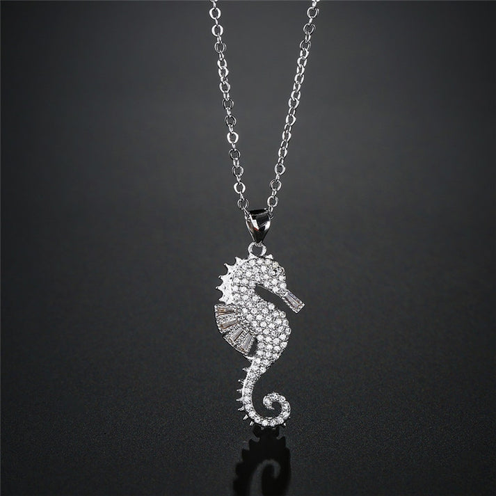 Pendentif vintage avec hippocampe en époxy, 1960s | €50 | Whoppah