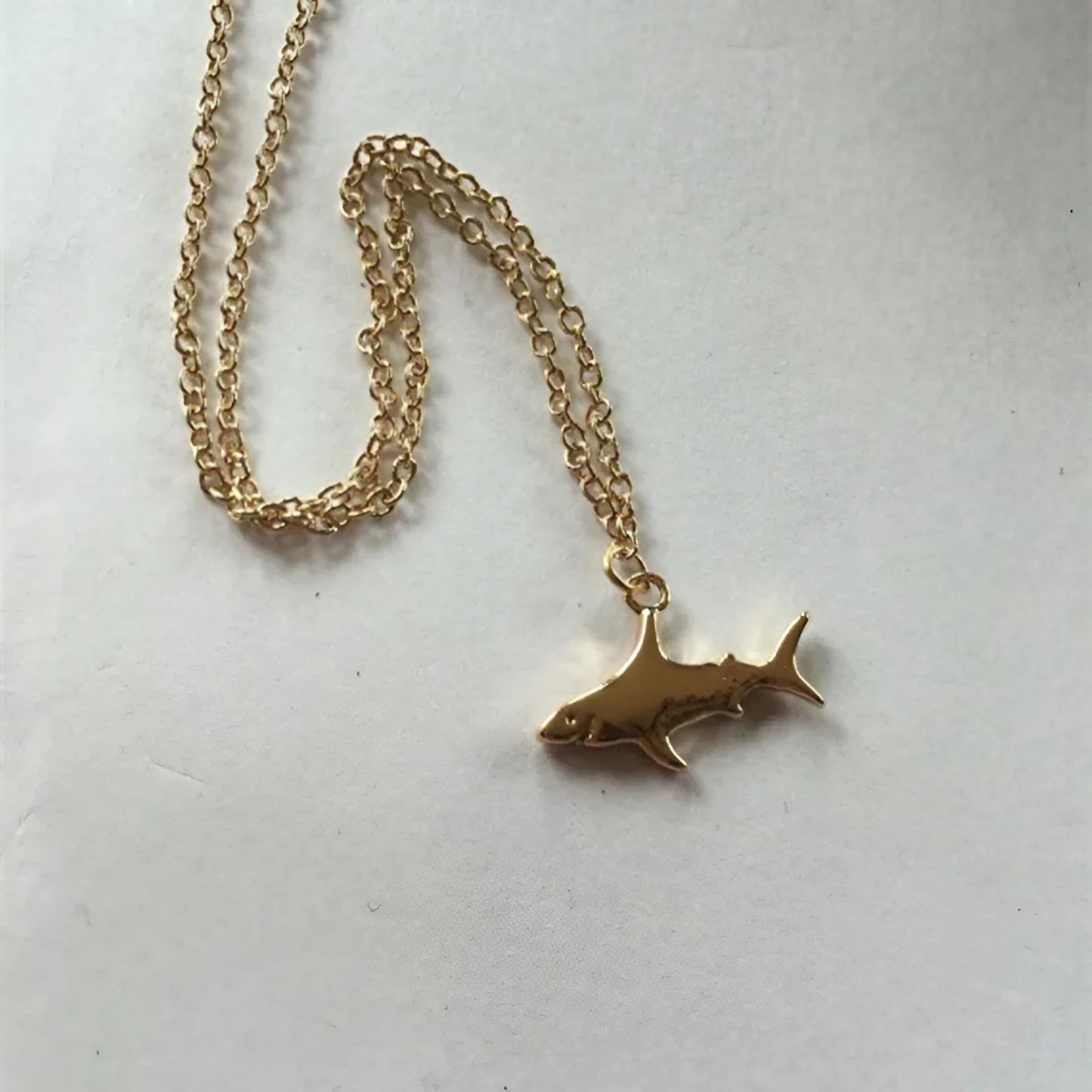 Collier requin AQUALIS