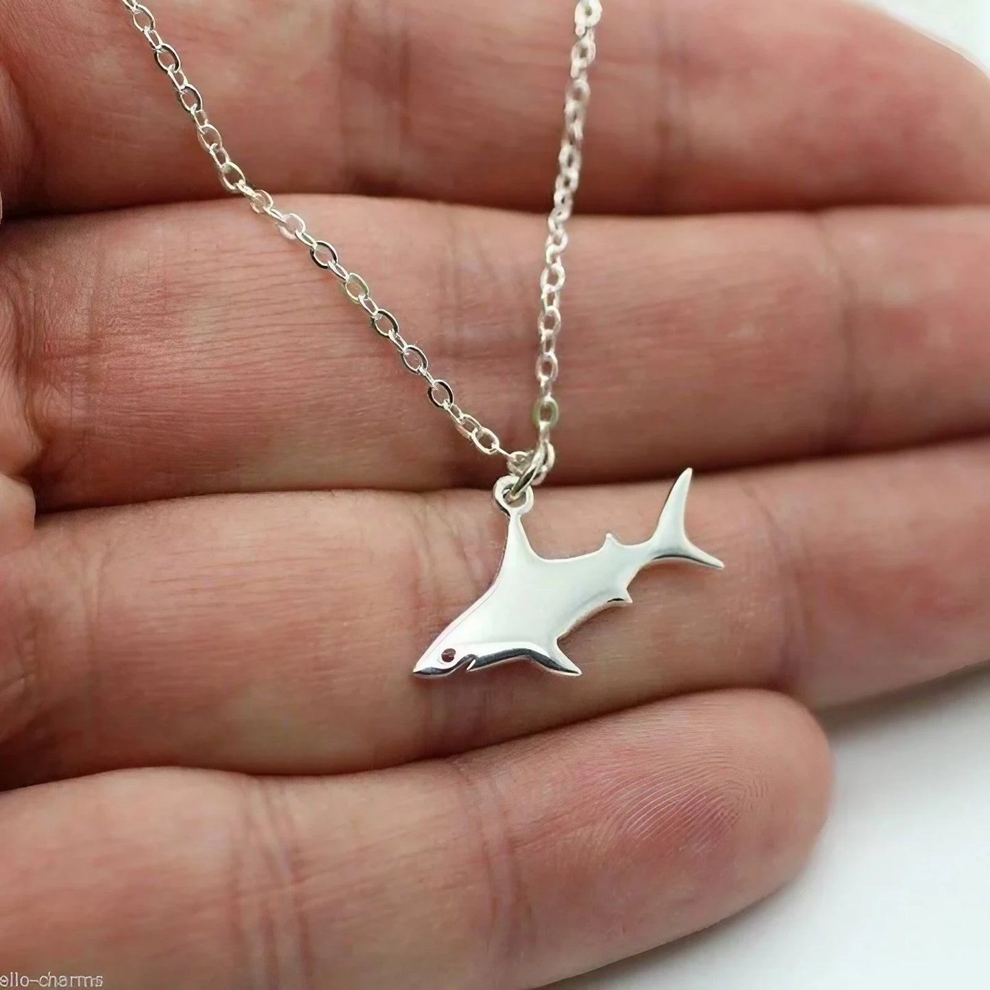 Collier requin AQUALIS