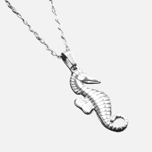 LĪLI'AMA seahorse pendant