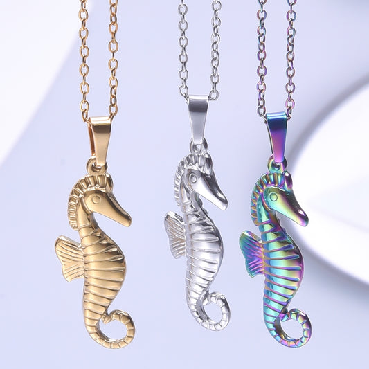 LĪLI'AMA seahorse pendant