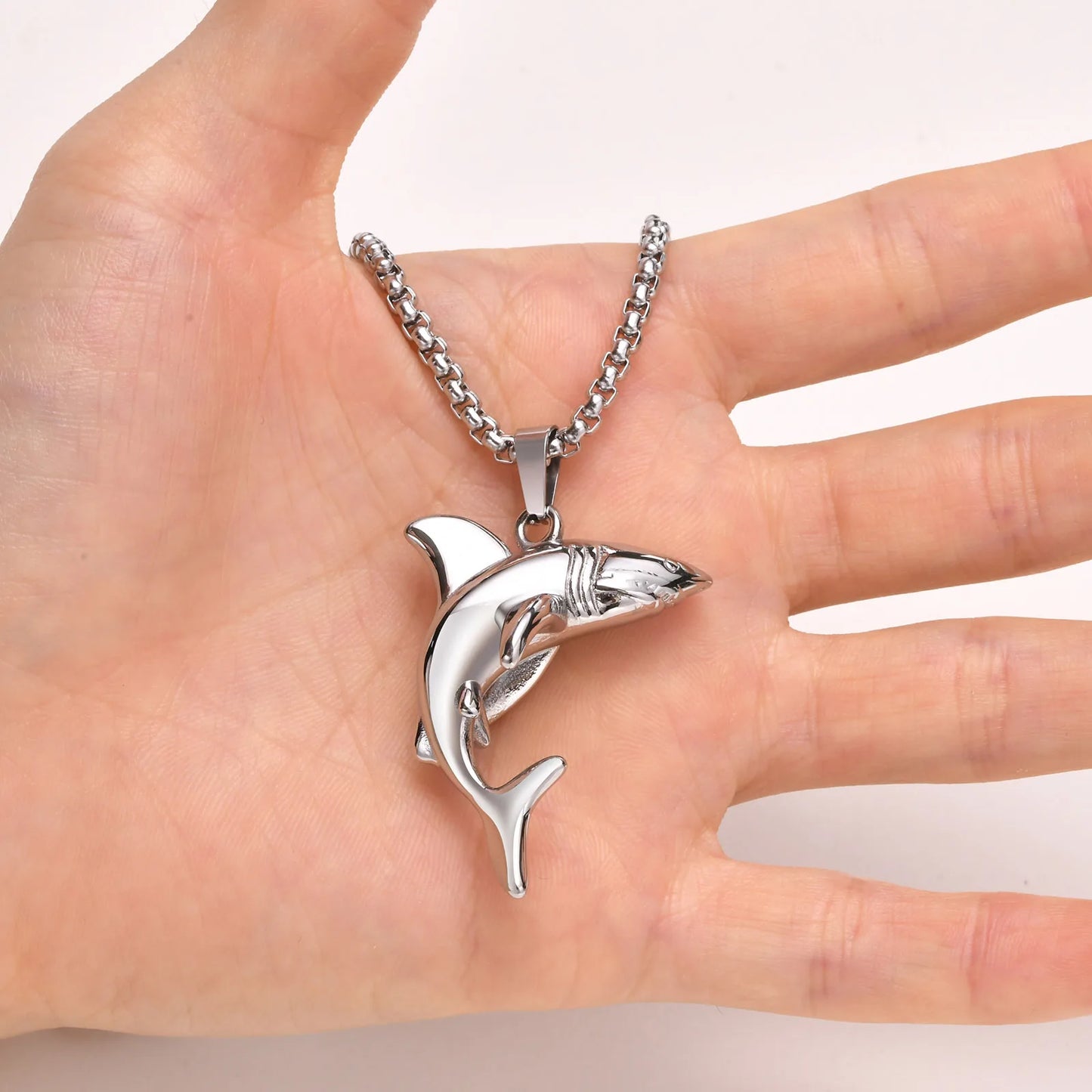 Pendentif requin MEGALODON